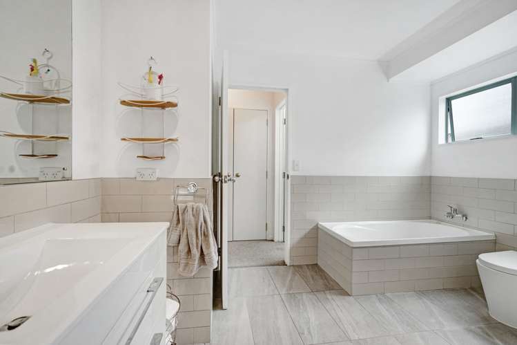 4 Tiroroa Avenue Te Atatu South_8