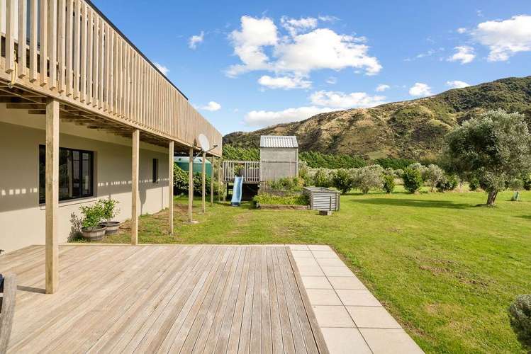 1276 Coast Road Wainuiomata_33