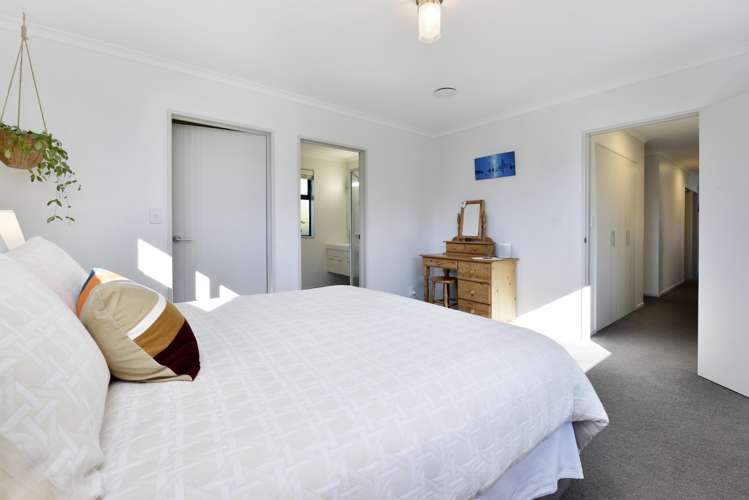 78 Washbourn Drive Richmond_15