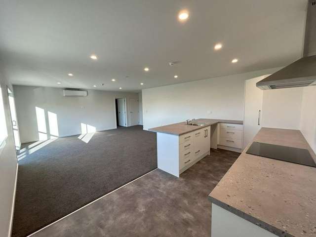 2/15 De Havilland Way 11229_4