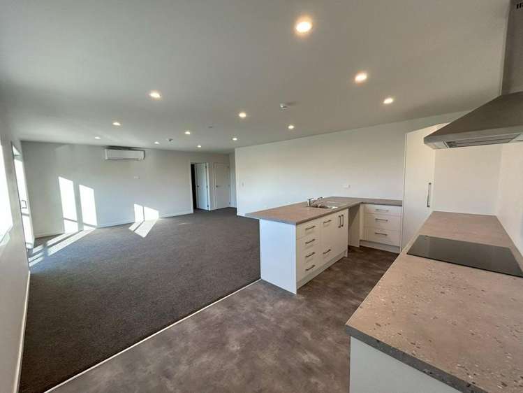 2/15 De Havilland Way 11229_4