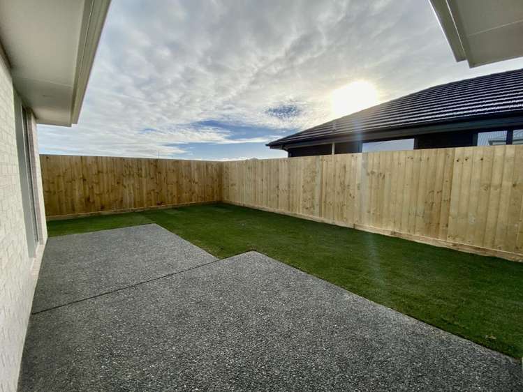 8 Accadia Drive 11103_11
