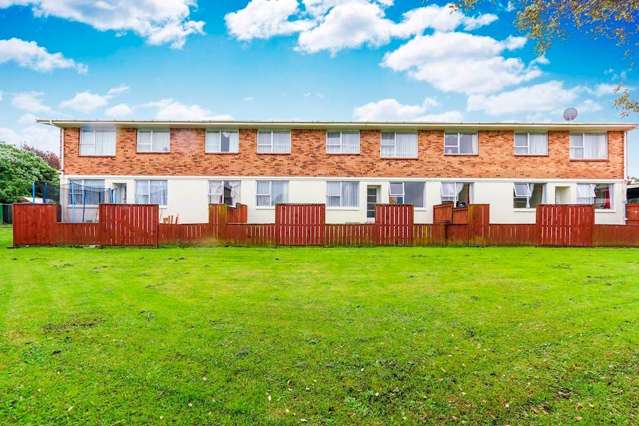 Two bedroom Unit In The Heart Of Glen Eden