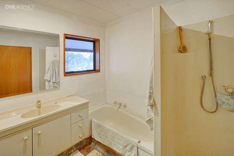 2555 South Eyre Road West Eyreton_11