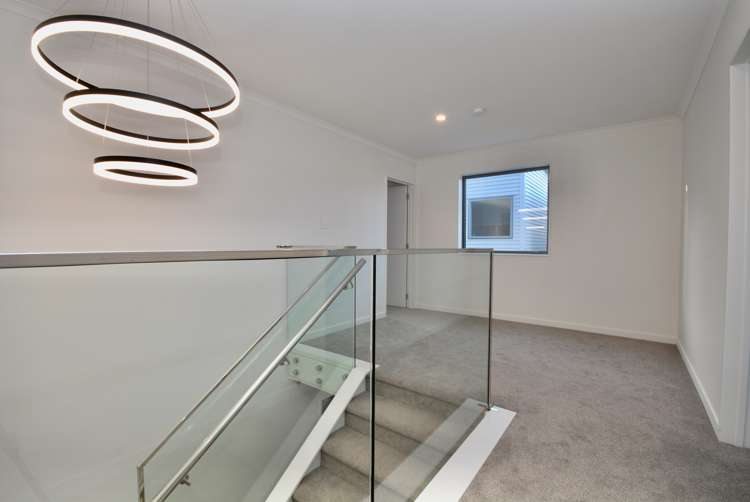 8/11 Celeste Place Totara Vale_11