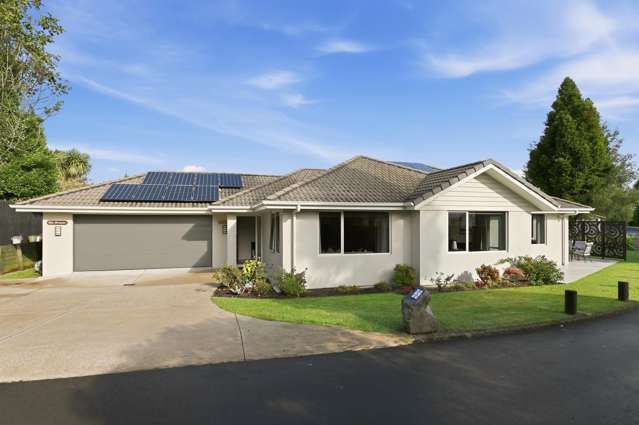 Private & Sunny Family Living in a Prime Location