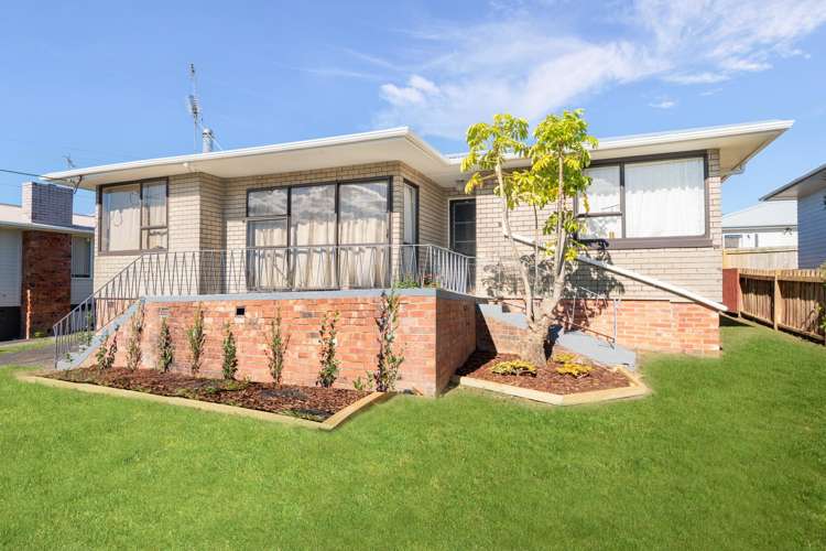7 Cobham Crescent Kelston_1