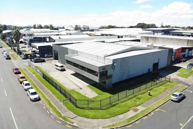 Corner site with dual access – 1580sqm