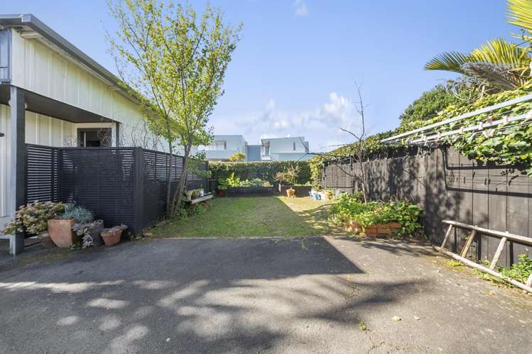 95 and 97 Beach Road Otumoetai_16