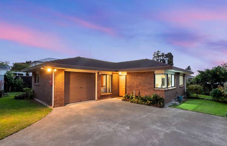 2/51 Beach Road Pahurehure_17