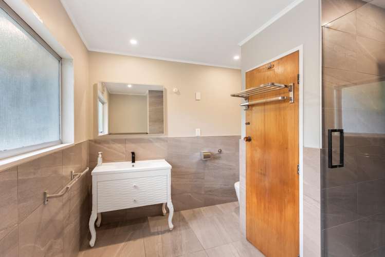 14 Glen Alton Avenue Paparangi_13