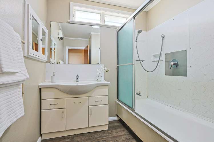 2/65 Middle Road Havelock North_10