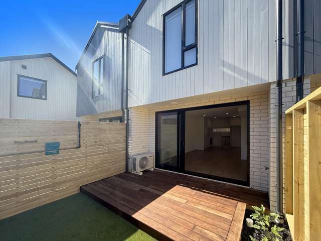 Brand New, Spacious 2-Bedroom, 2-Level Townhouses for Rent – Te Atatū Peninsula