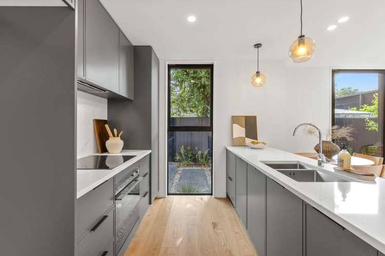 2/60 Innes Road Merivale_5