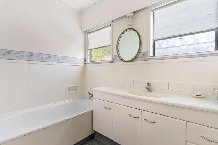 6 The Esplanade Castor Bay_17