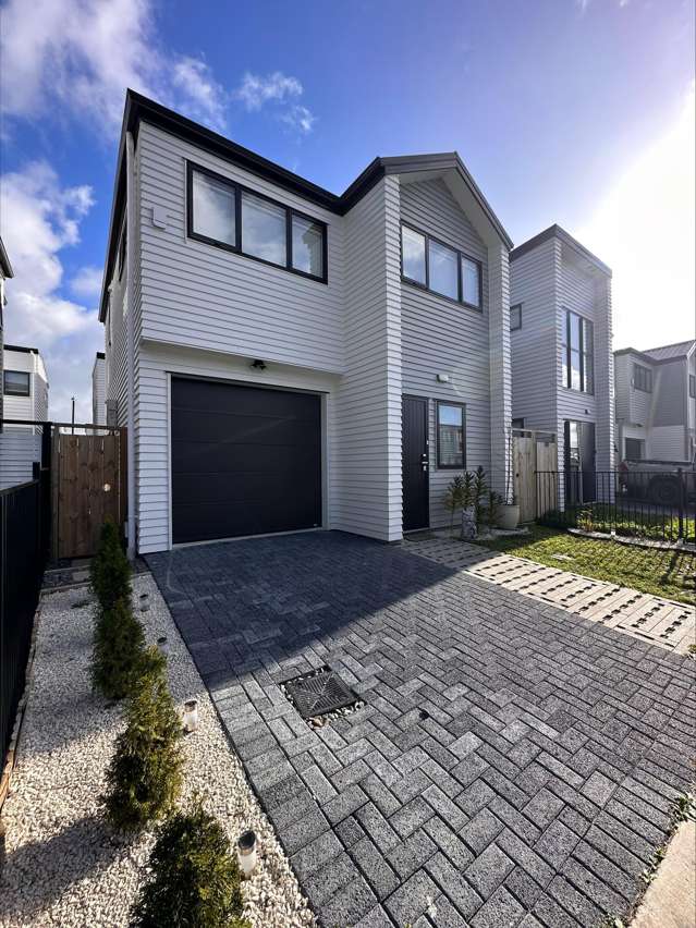 Near new 3 Bedroom Beauty in Papakura