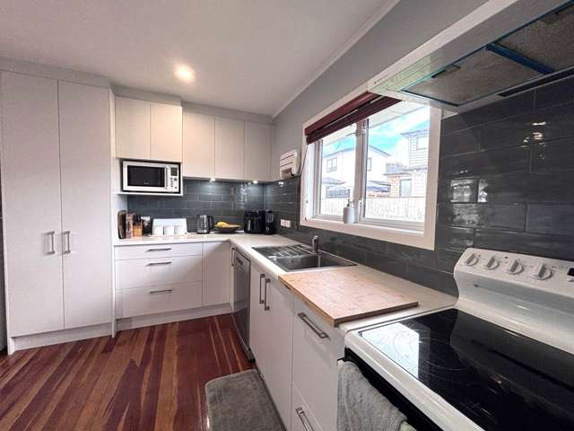 16 MacKenzie Street Te Atatu South_3