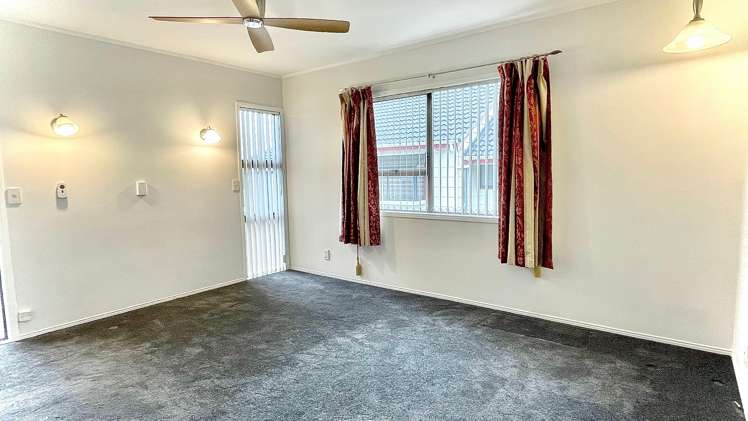 8 Idesia Place Totara Heights_33