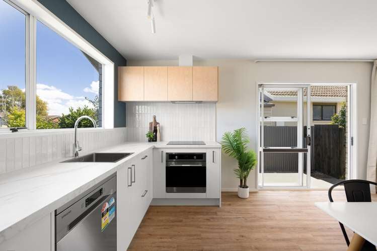 A/18 Sawtell Place Northcote_3
