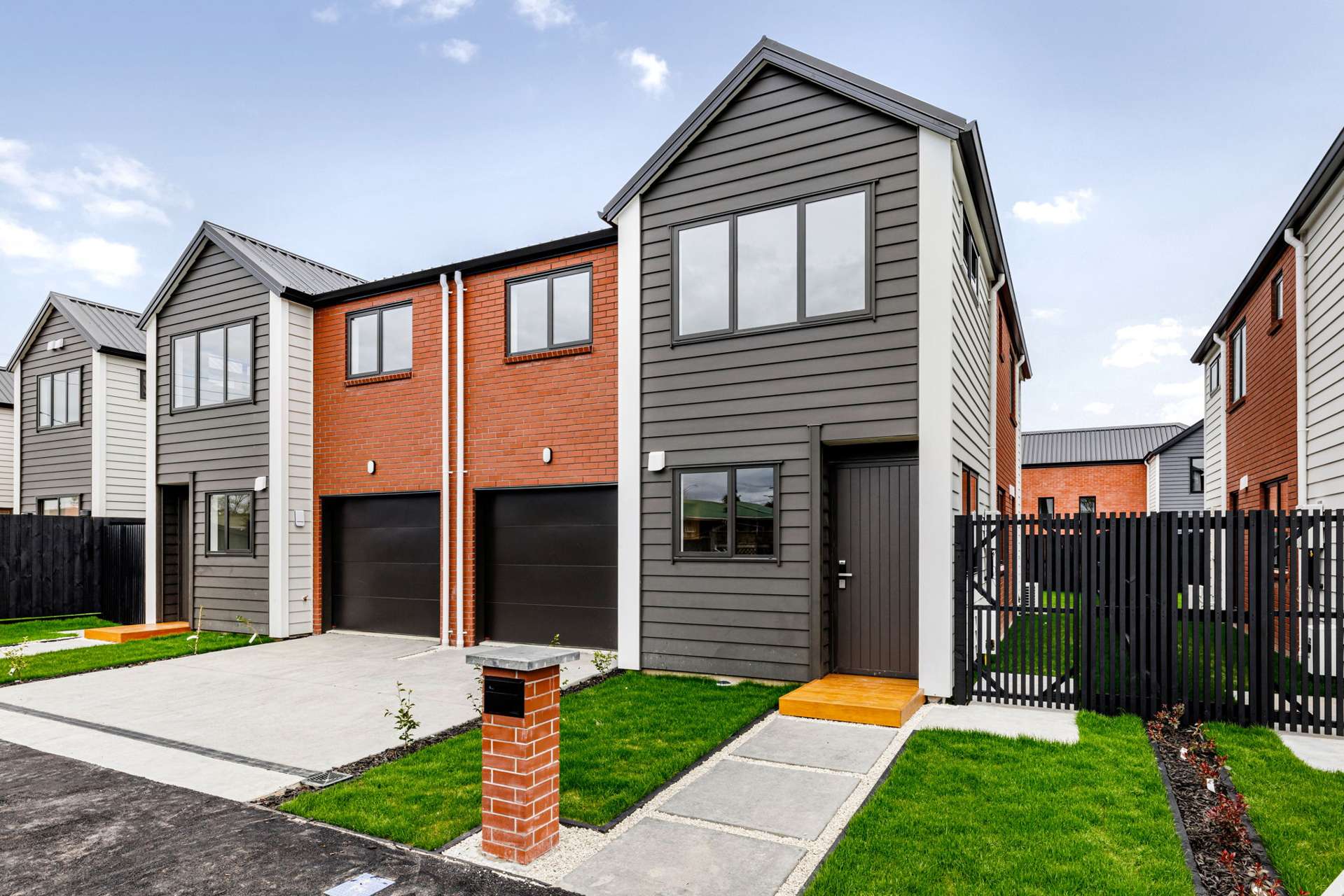 2/1 Sundown Crescent Melville_0