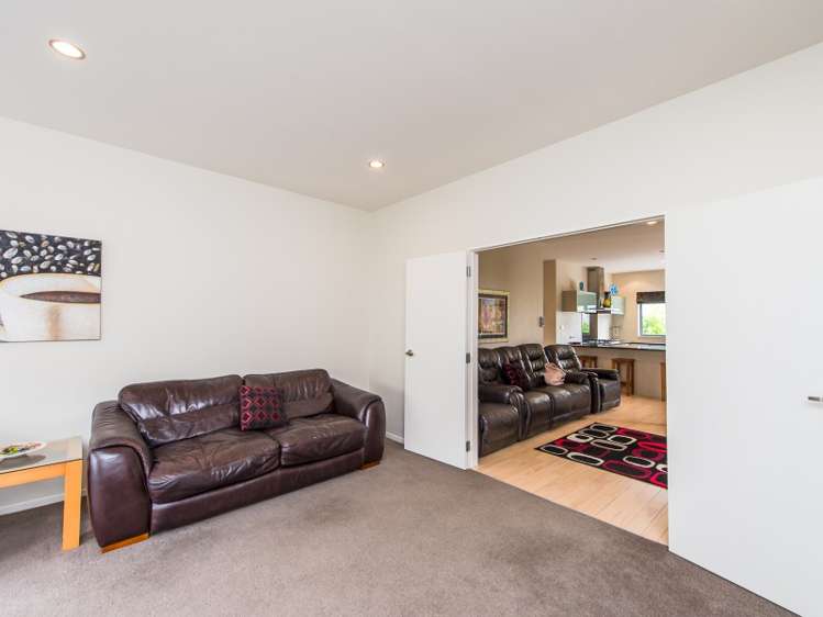 20 Lithgow Drive Otamatea_9