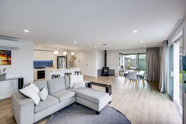 6 Meech Way Frimley_5