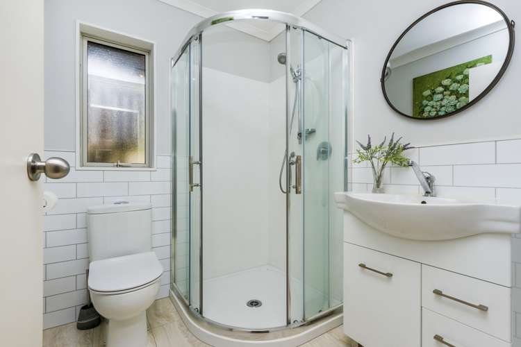 11a Viridian Lane Greenhithe_11