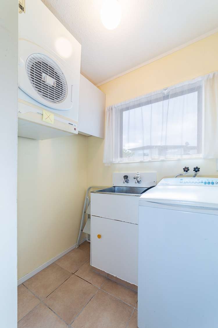 2/303a Great North Road Henderson_18