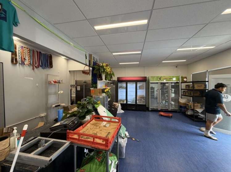 Retail 2/124 Henderson Valley Road Waitakere_7