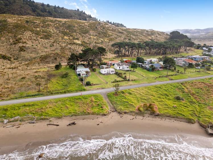 1095 Mataikona Road Mataikona_5