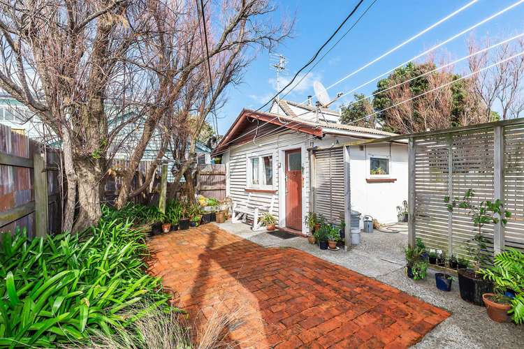 97 Apu Crescent Lyall Bay_11