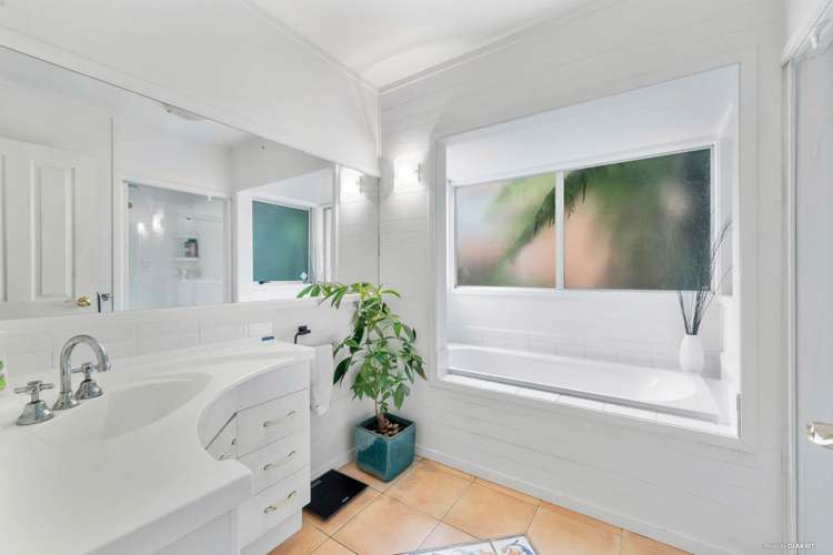 653 East Coast Road Browns Bay_18