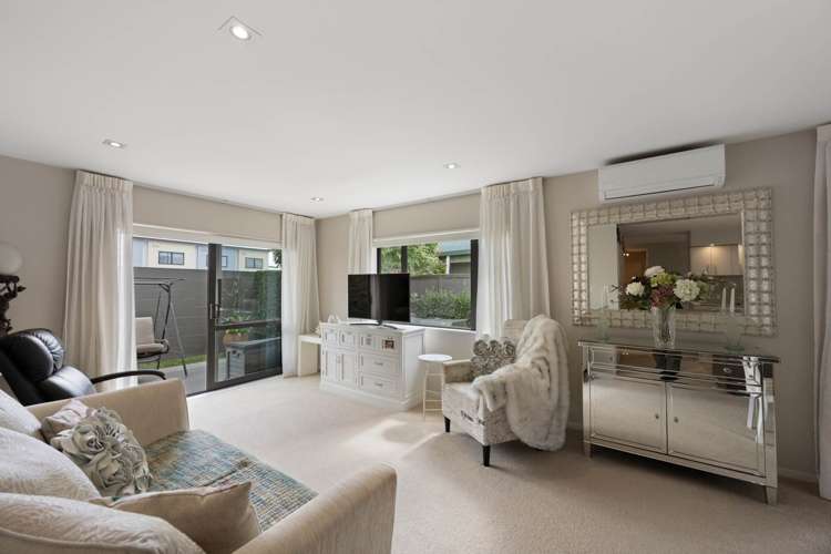 24 Royalle Mews Botany Downs_5