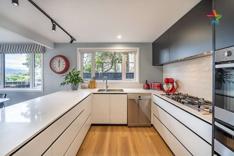 27 Wyndrum Avenue Waterloo_15