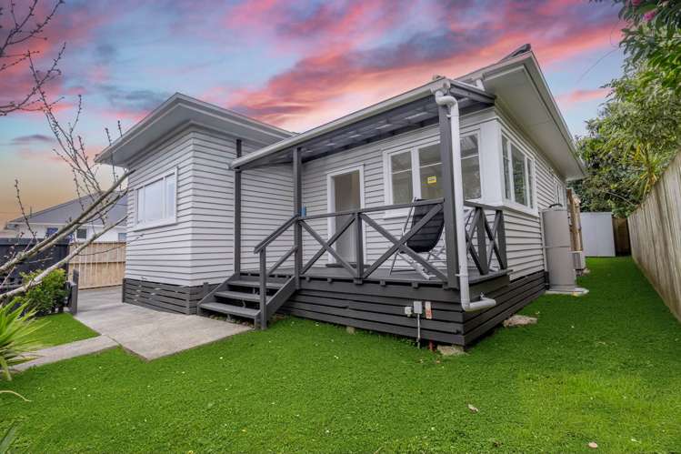 2 Riverpark Crescent Henderson_14