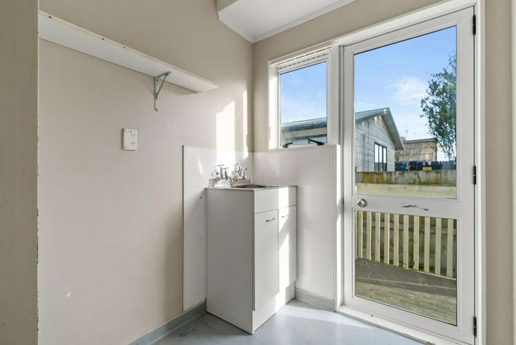 49 Dungarvon Place Clendon Park_9