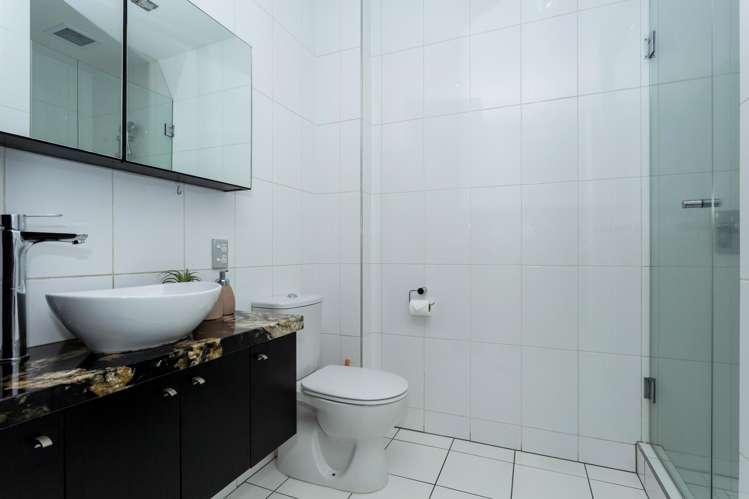 4/6 Beach Front Lane Browns Bay_14