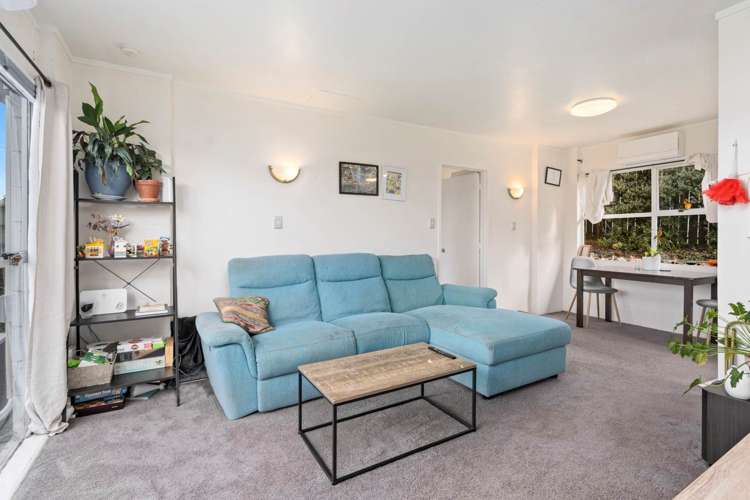 2/2 Bruce Road Glenfield_2