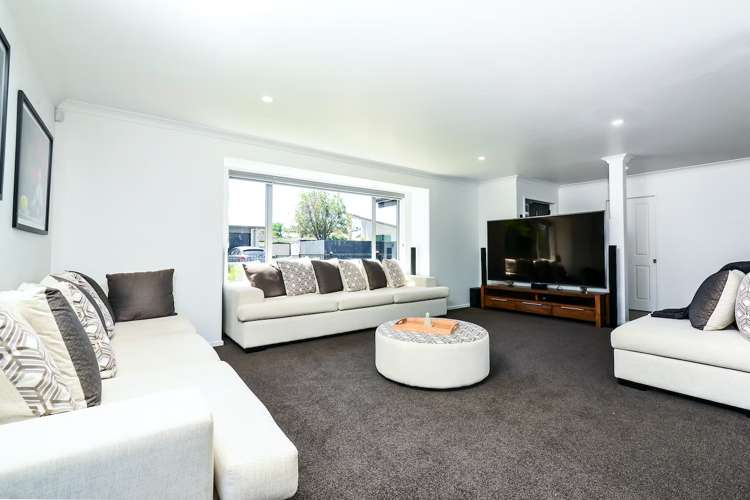 5 Compton Grove Huntington_10