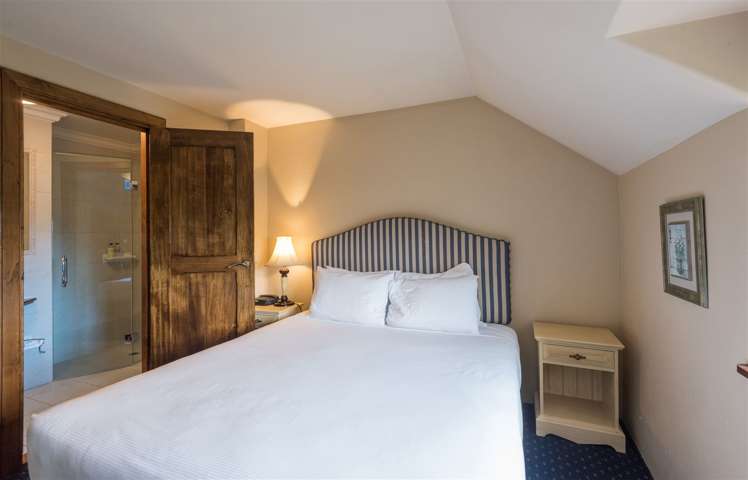 3/7 Quiet Woman Way Monaco_11