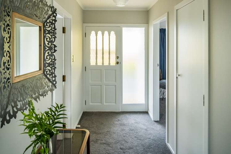 22 Helvetia Grove Naenae_14