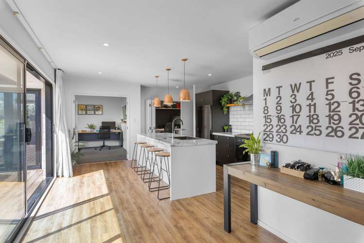 32 Bronco Drive Aidanfield_2