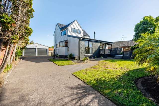 Family Home In The Heart of Conifer Grove