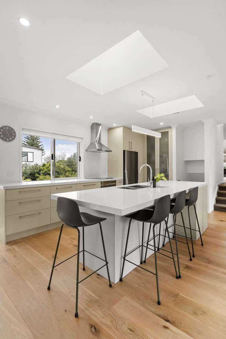 16 Pickwick Parade Mellons Bay_41