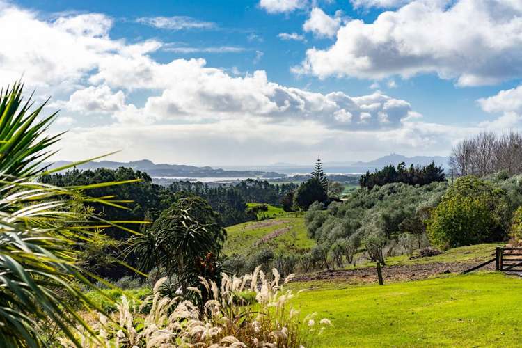 212 Staniforth Road Kaiwaka_33