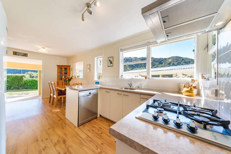 7 Moehau Grove Trentham_5