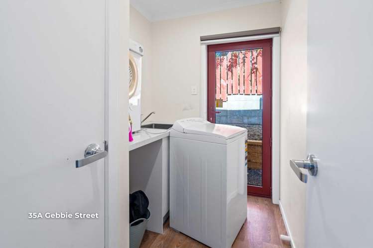 35 & 35A Gebbie Street Kinmont Park_28