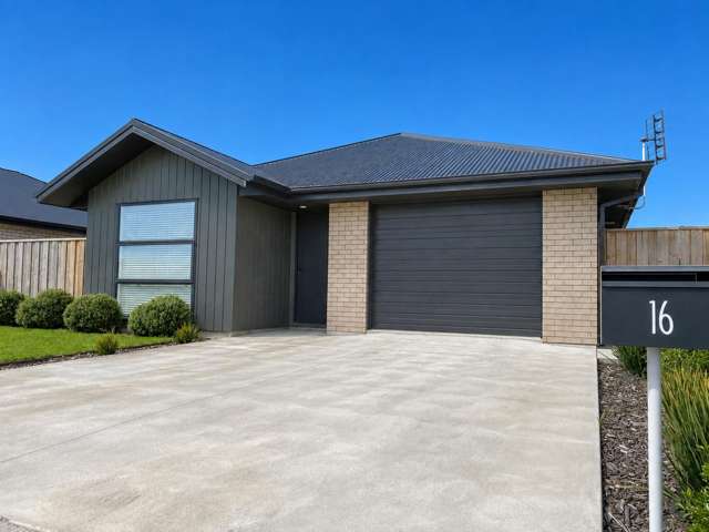 4 Bedroom Family Home in Ravenswood, Woodend