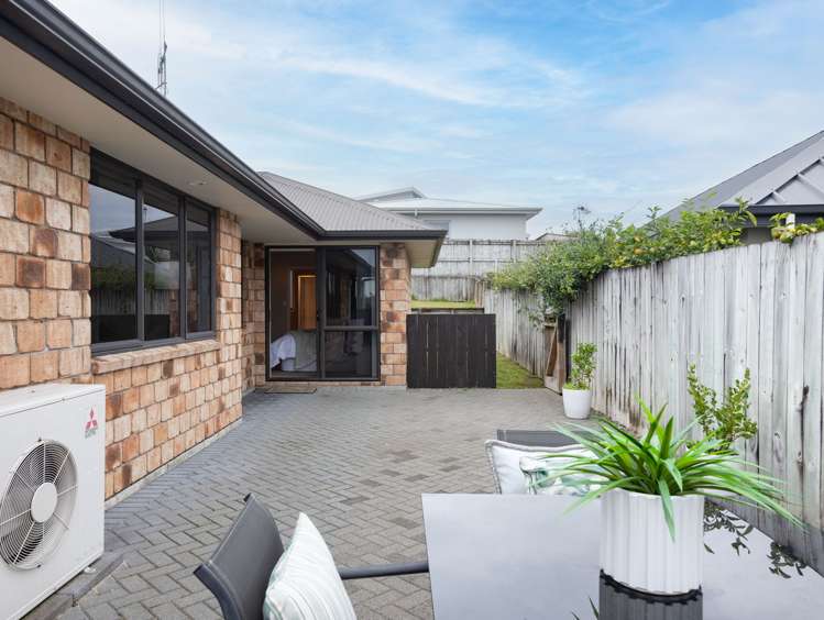 4 Raddington Way Huntington_13