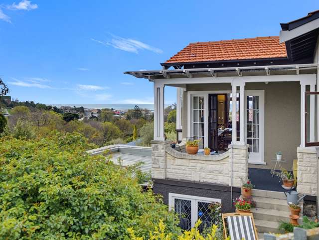 Arts and Crafts Bungalow with Elegance